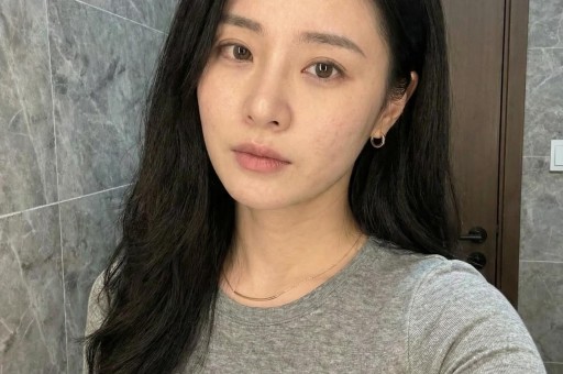 宁静回应牵手风波刚10个月汪峰被曝大瓜森林北一举动火上浇油